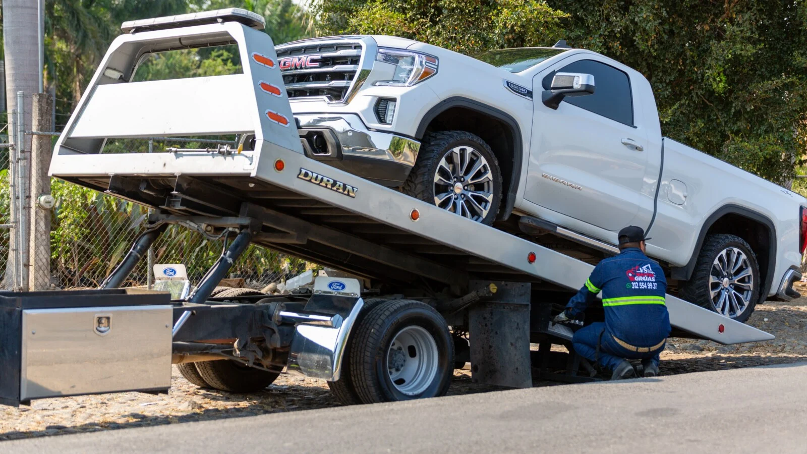 Immediate Emergency Towing Support in White Rock
